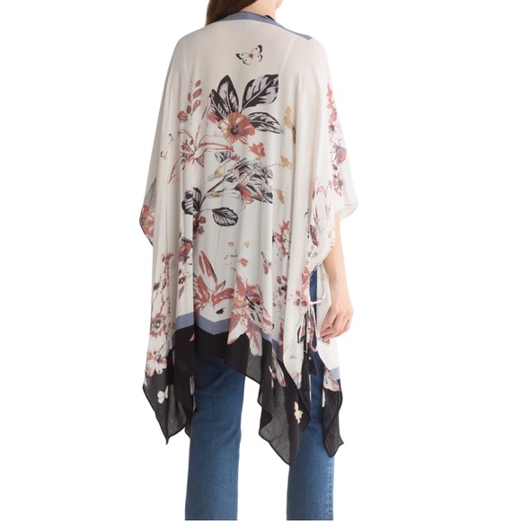 Vince Camuto Floral Kimono with Black Trim - Picture 3 of 4